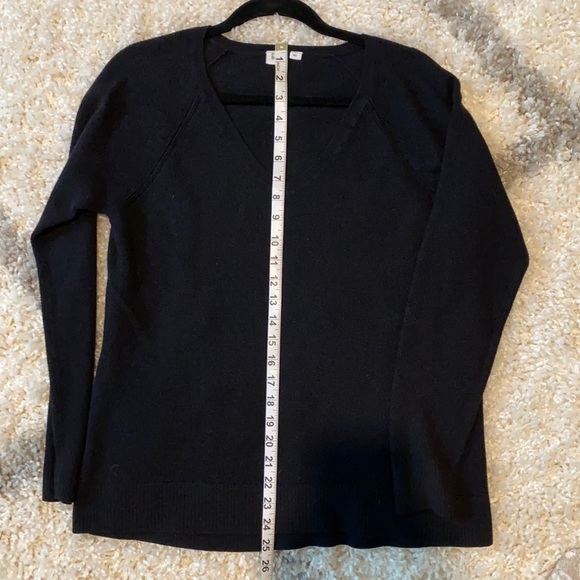 GAP Black V-Neck Boxy Sweater Sz M - Picture 4 of 4